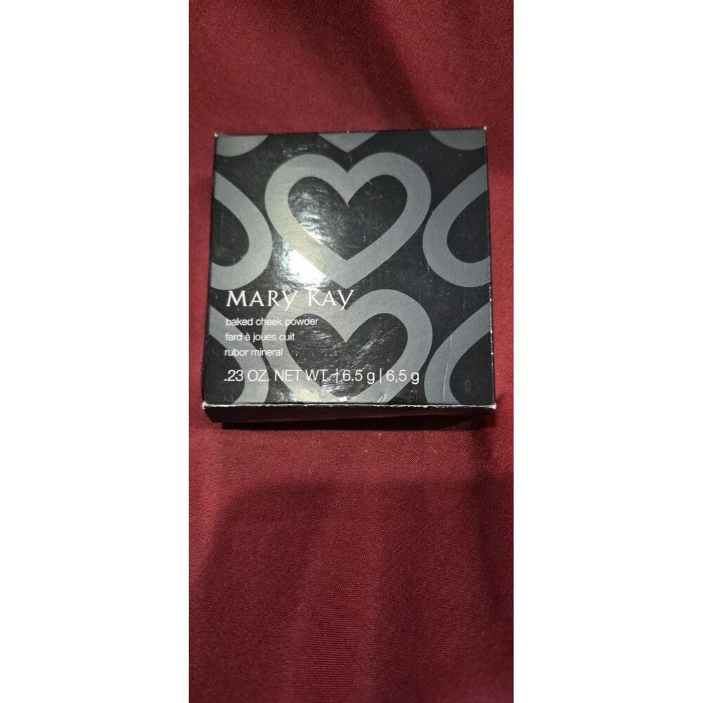 New Mary Kay Baked Cheek Powder GIVING HEART Heart Shaped 103619 NIB Discontinue
